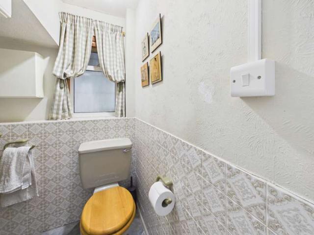 5 Bedroom Detached House