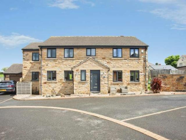 5 Bedroom Detached House