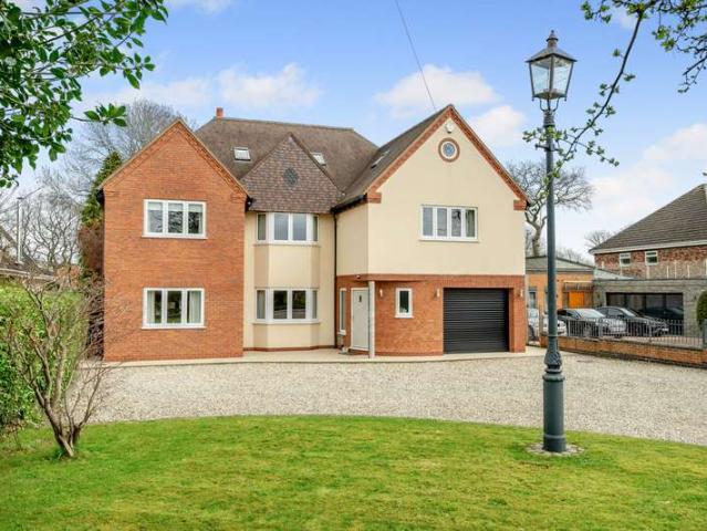 5 Bedroom Detached House