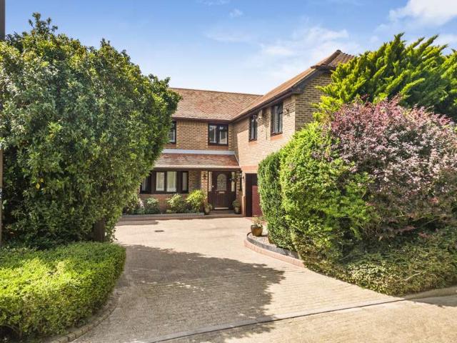 5 Bedroom Detached House