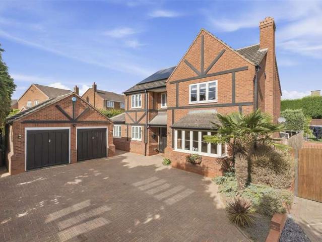5 Bedroom Detached House