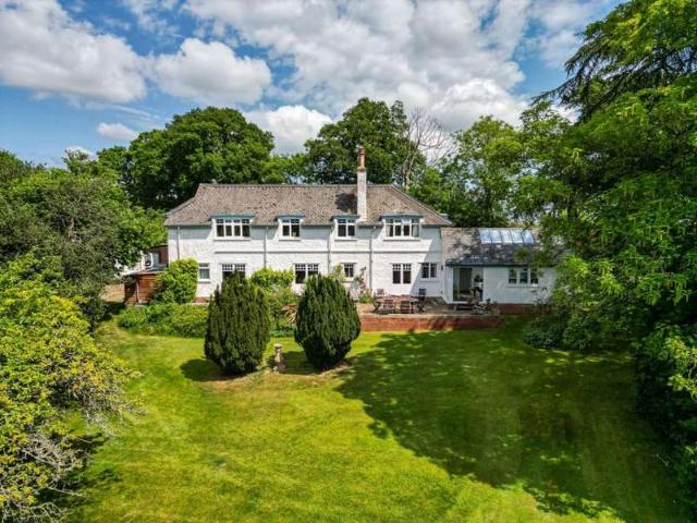 5 Bedroom Detached House