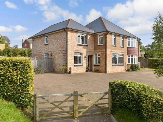 5 Bedroom Detached House
