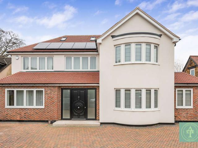5 Bedroom Detached House