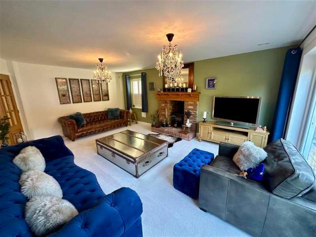 5 Bedroom Detached House