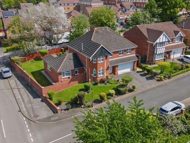 5 Bedroom Detached House