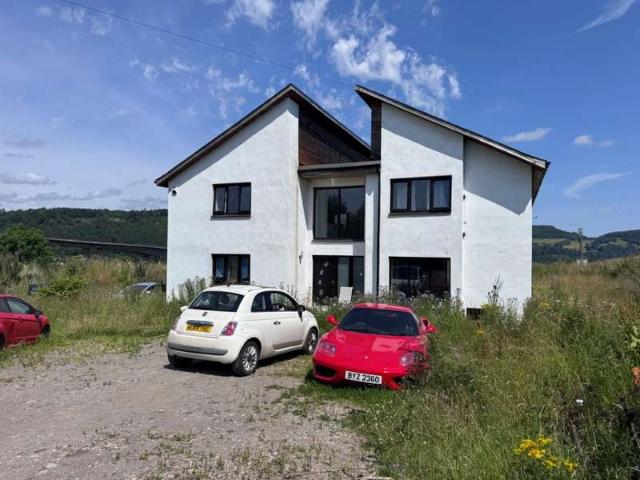 5 Bedroom Detached House