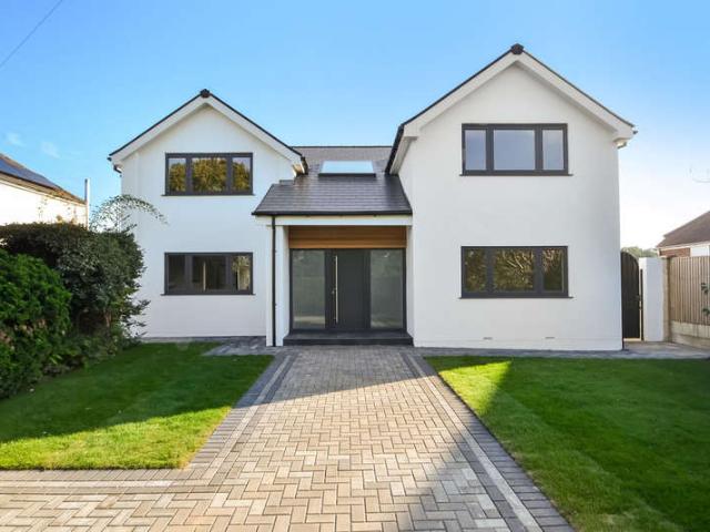 5 Bedroom Detached House