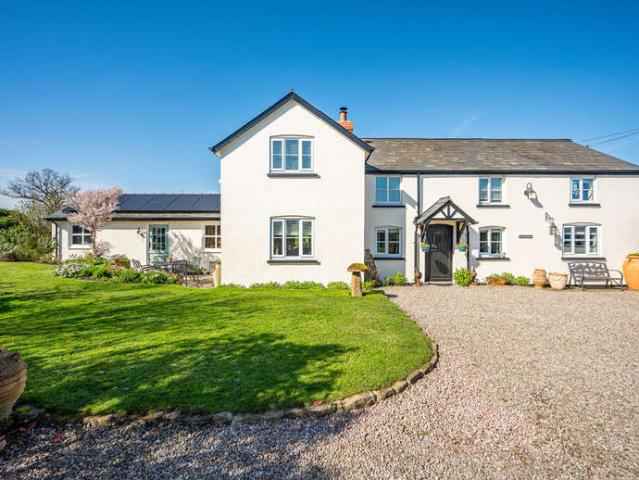 5 Bedroom Detached House