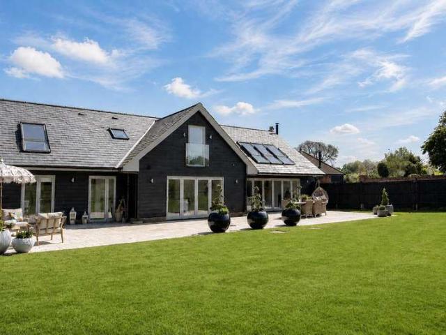 5 Bedroom Detached House