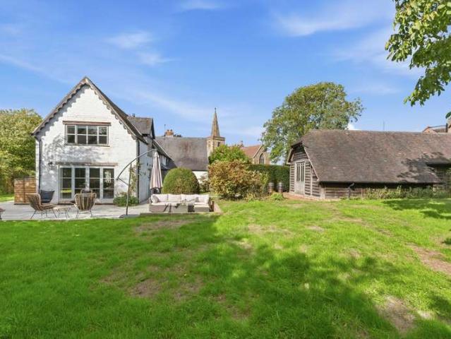 5 Bedroom Detached House