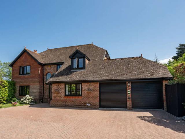5 Bedroom Detached House