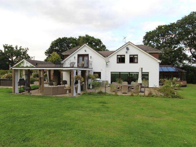 5 Bedroom Detached House