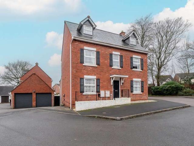 5 Bedroom Detached House