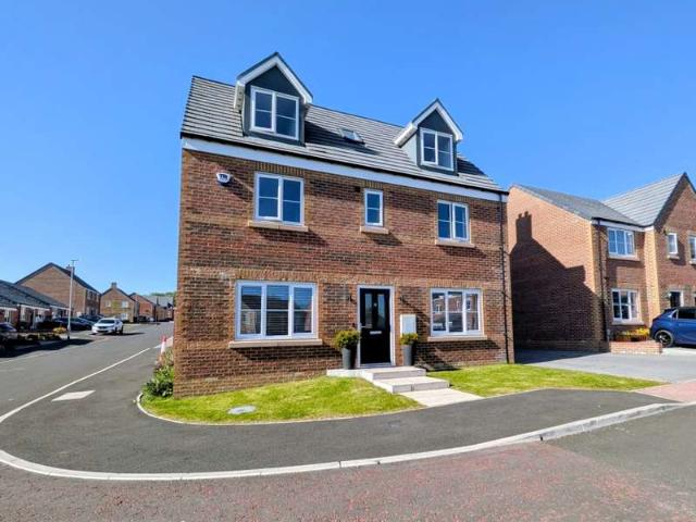 5 Bedroom Detached House