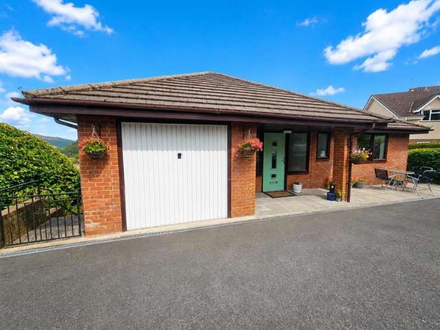 5 Bedroom Detached House