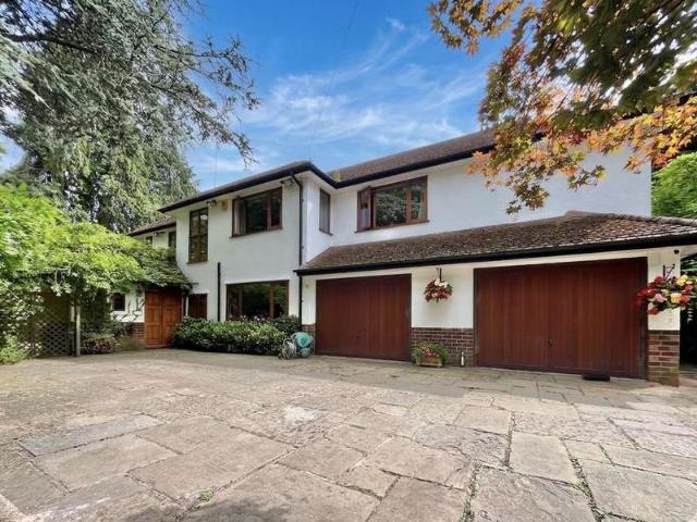 5 Bedroom Detached House