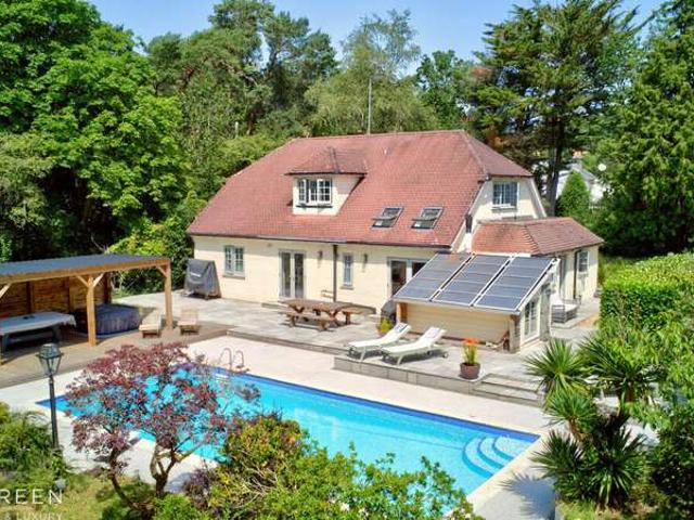 5 Bedroom Detached House