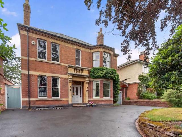 5 Bedroom Detached House