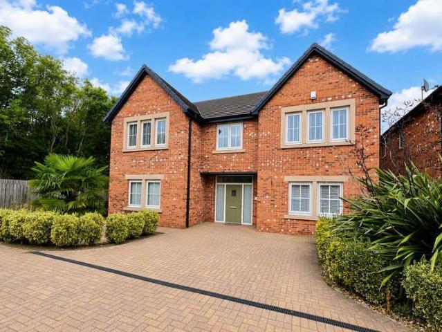 5 Bedroom Detached House