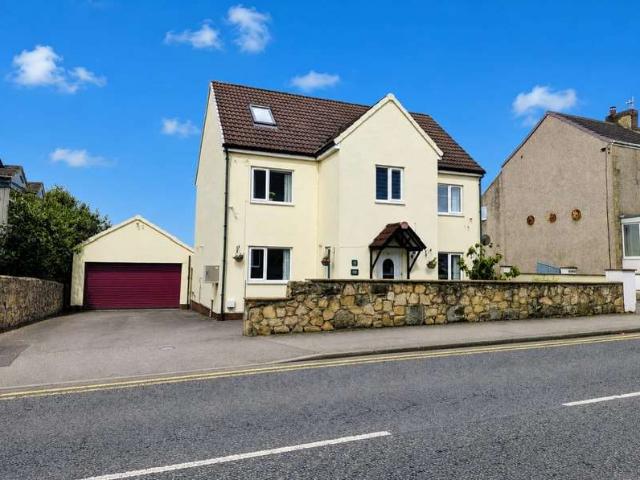 5 Bedroom Detached House