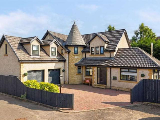 5 Bedroom Detached House
