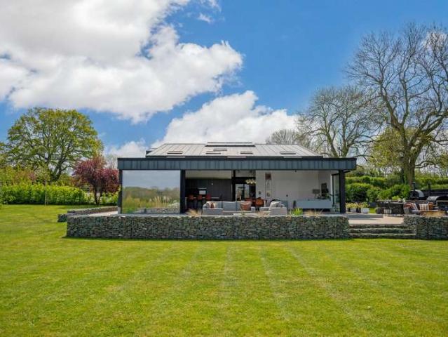 5 Bedroom Detached House