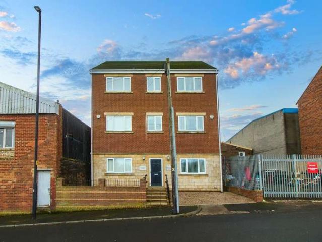 5 Bedroom Detached House