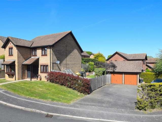 5 Bedroom Detached House