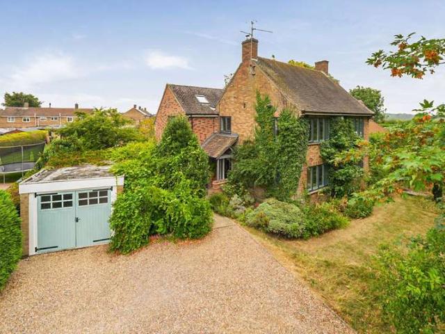 5 Bedroom Detached House