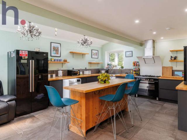 5 Bedroom Detached House