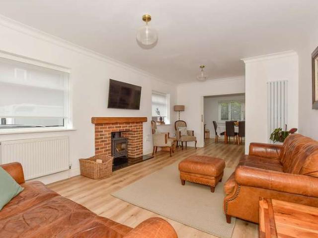 5 Bedroom Detached House