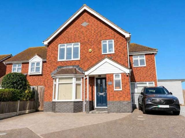 5 Bedroom Detached House