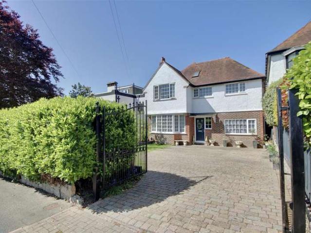 5 Bedroom Detached House