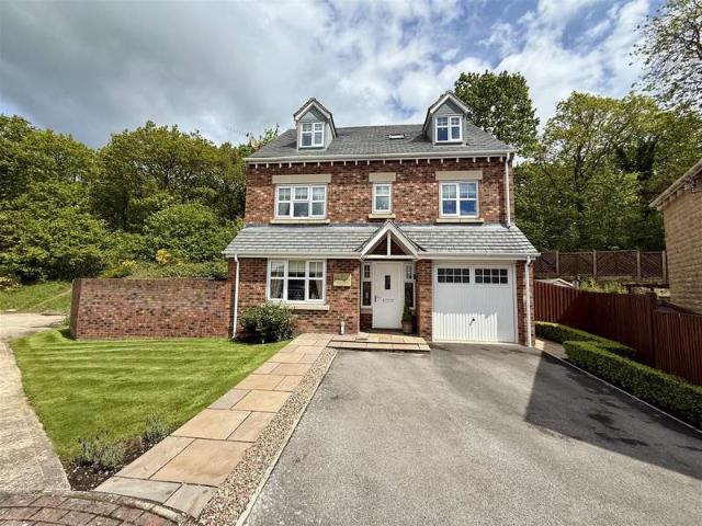 5 Bedroom Detached House