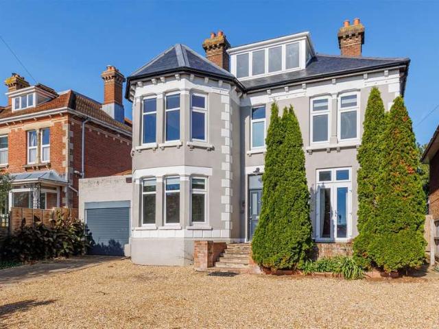 5 Bedroom Detached House