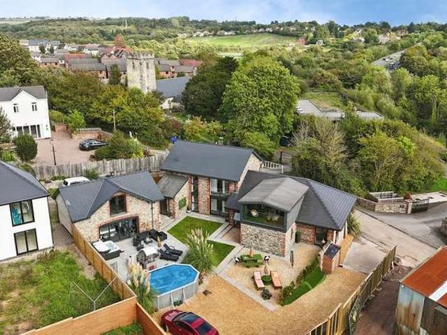 5 Bedroom Detached House