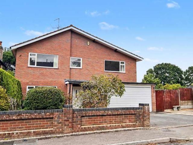 5 Bedroom Detached House