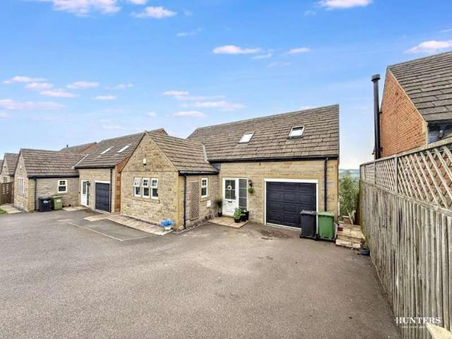 5 Bedroom Detached House