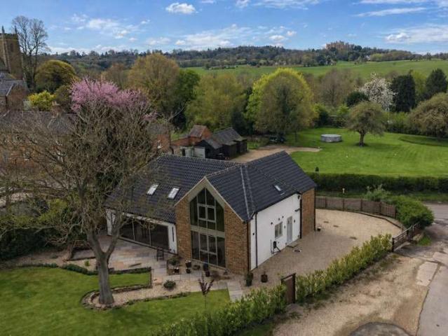 5 Bedroom Detached House
