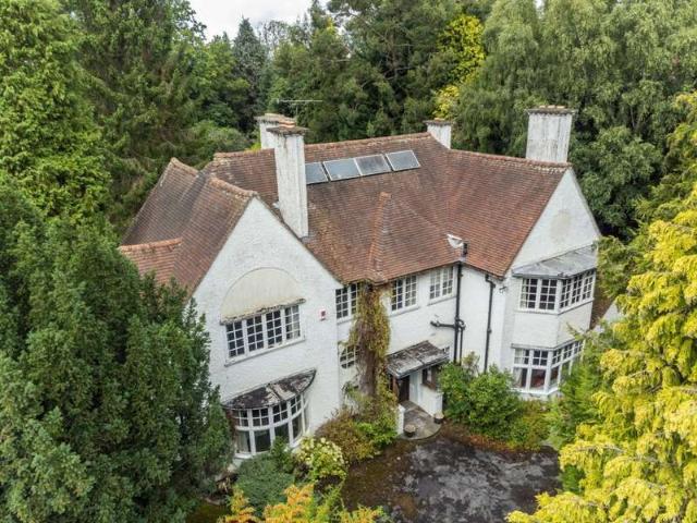 5 Bedroom Detached House