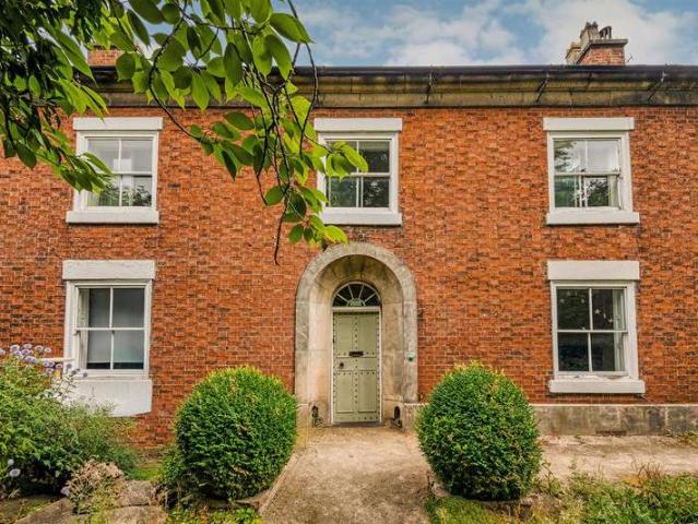 5 Bedroom Detached House