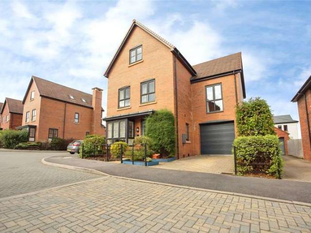 5 Bedroom Detached House