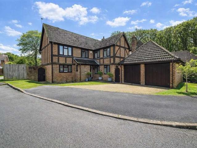 5 Bedroom Detached House