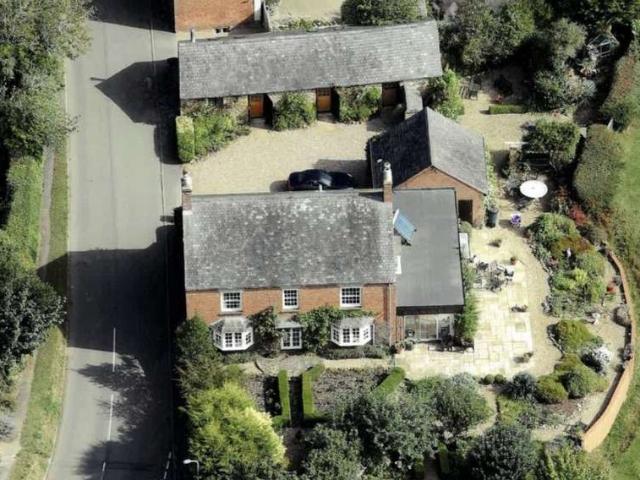 5 Bedroom Detached House