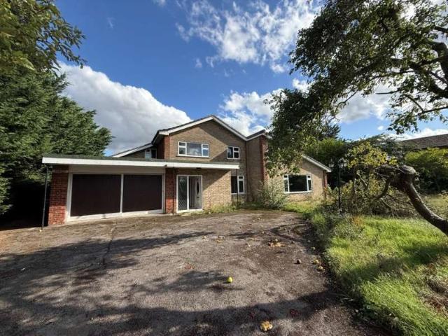 5 Bedroom Detached House