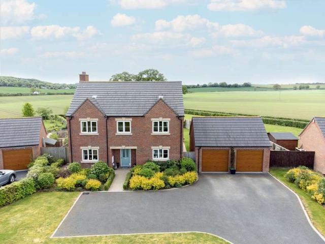 5 Bedroom Detached House