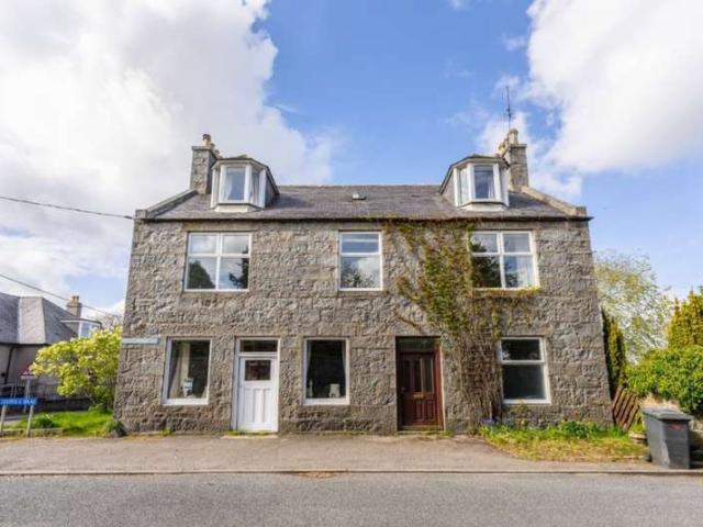 5 Bedroom Detached House