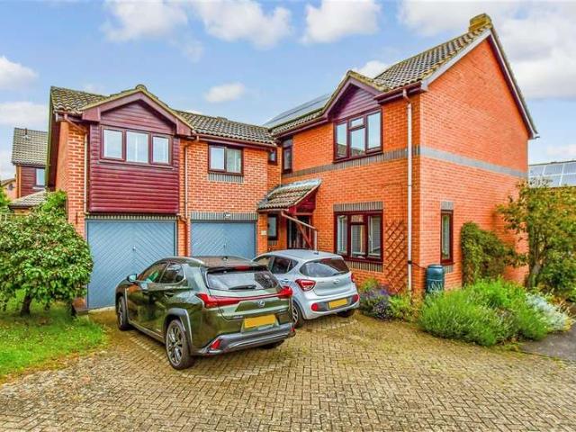 5 Bedroom Detached House