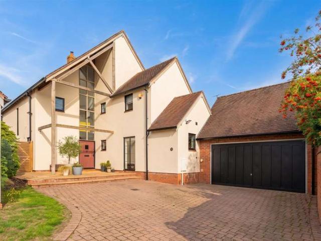 5 Bedroom Detached House